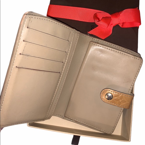 AUTHENTICATED Louis Vuitton vernis wallet - Picture 4 of 16